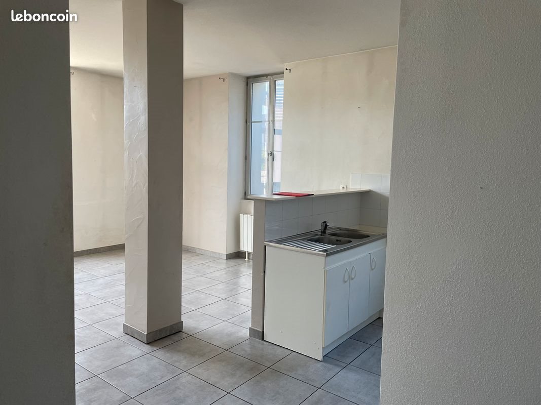 Appartement à louer, 70m², Saint-Béron