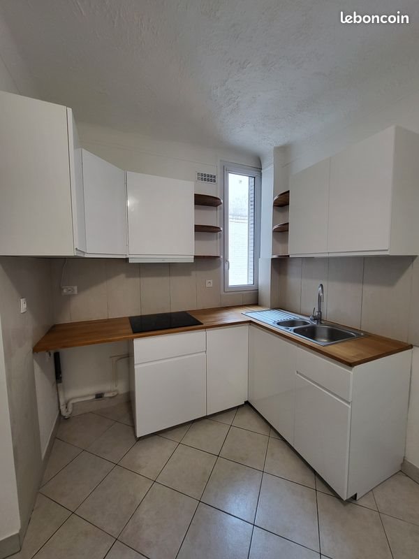Appartement à louer, 27m², Suresnes
