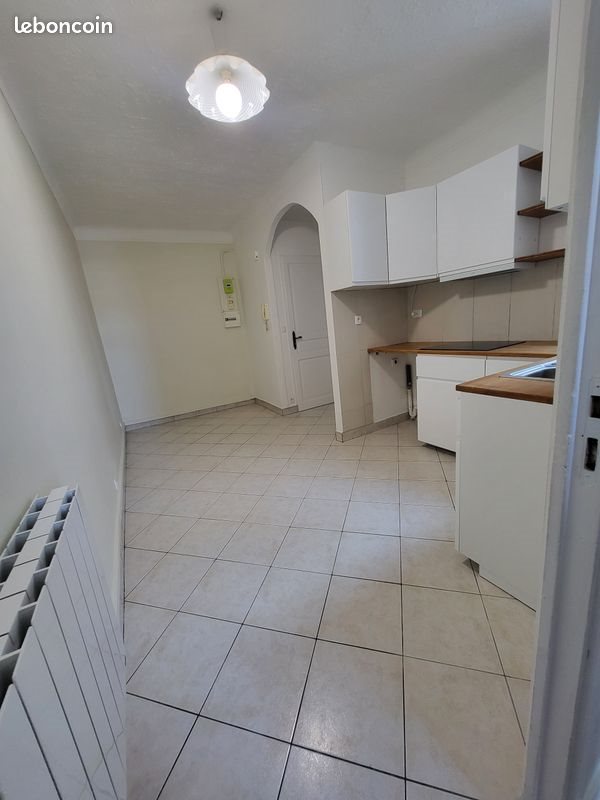 Appartement à louer, 27m², Suresnes