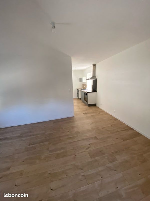 Appartement à louer, 63m², Malville