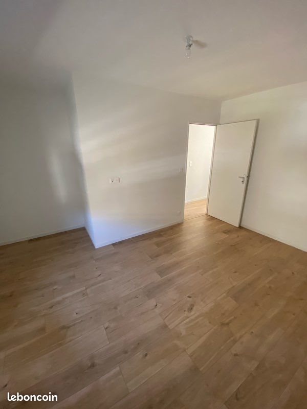 Appartement à louer, 63m², Malville