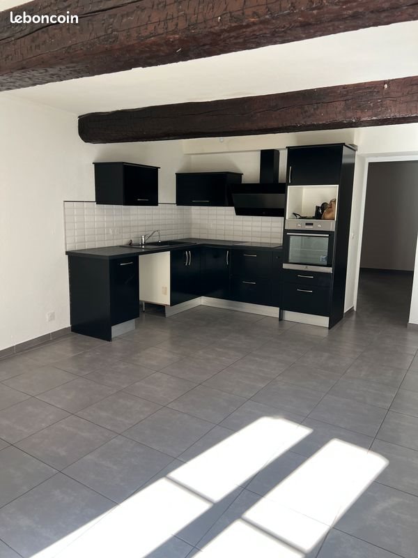 Appartement à louer, 73m², Eyguières