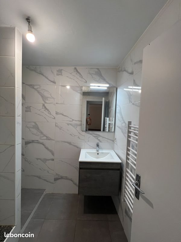 Appartement à louer, 73m², Eyguières