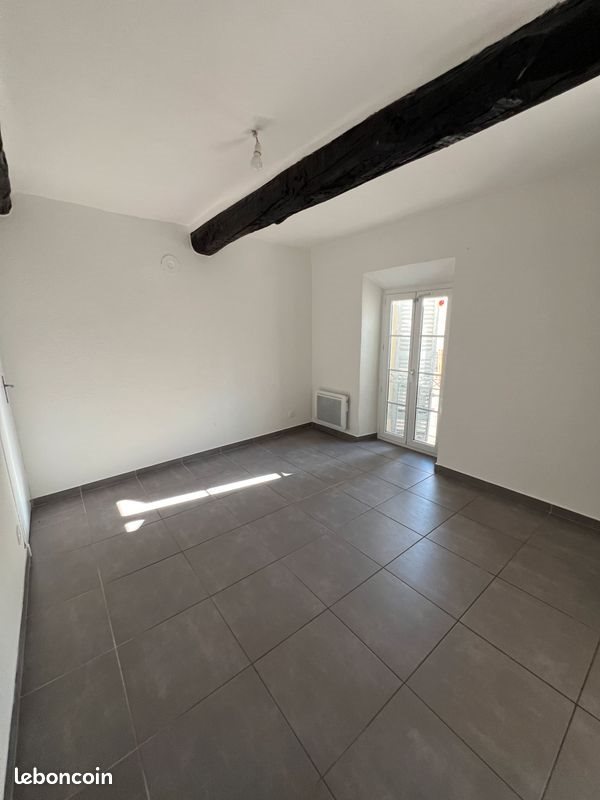 Appartement à louer, 73m², Eyguières