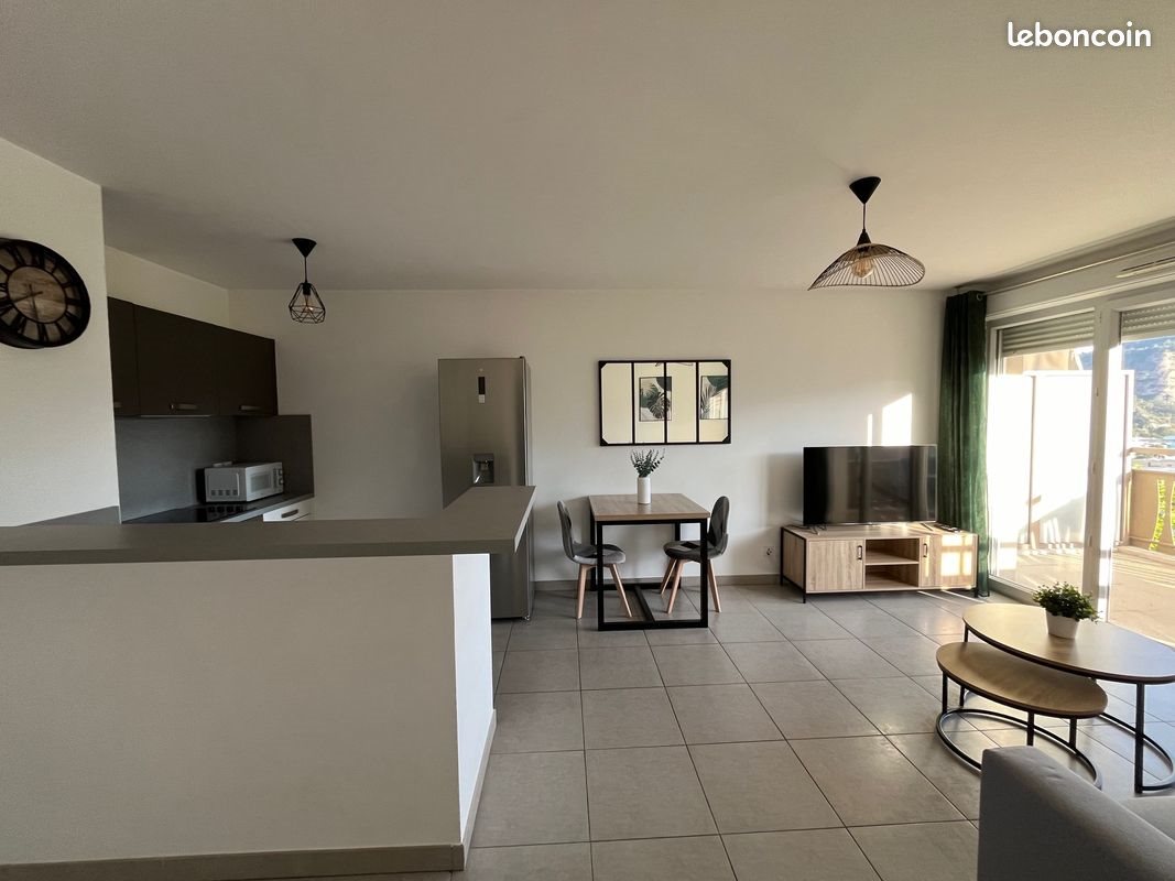 Appartement à louer, 41m², Carros