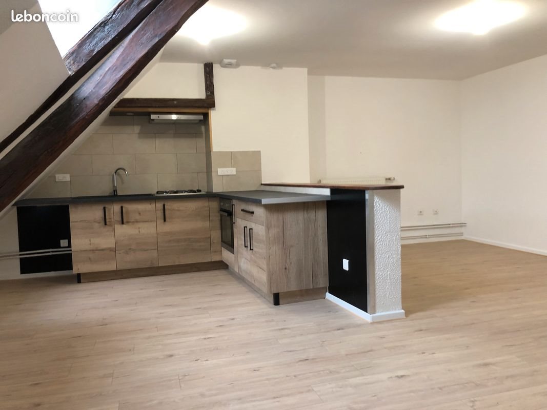 Appartement à louer, 73m², Pesmes