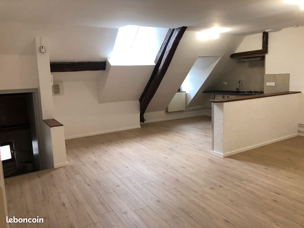 Appartement à louer, 73m², Pesmes