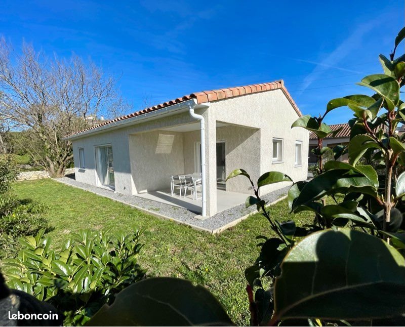 Maison à louer, 75m², Lussas