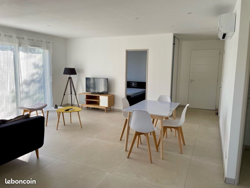 Maison à louer, 75m², Lussas