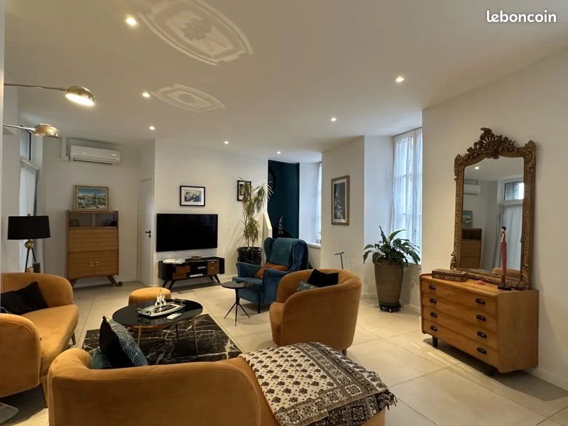 Appartement à louer, 142m², Aubenas
