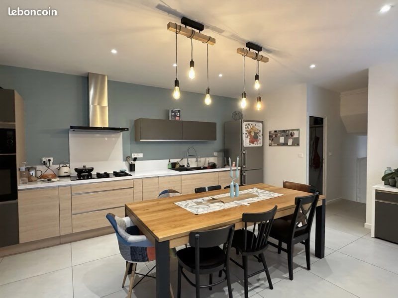 Appartement à louer, 142m², Aubenas