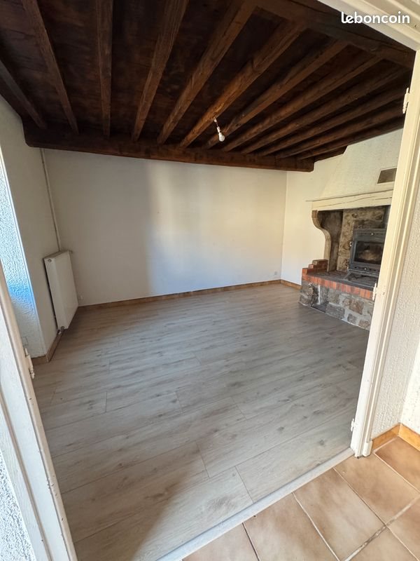 Maison à louer, 90m², Essertines-en-Châtelneuf