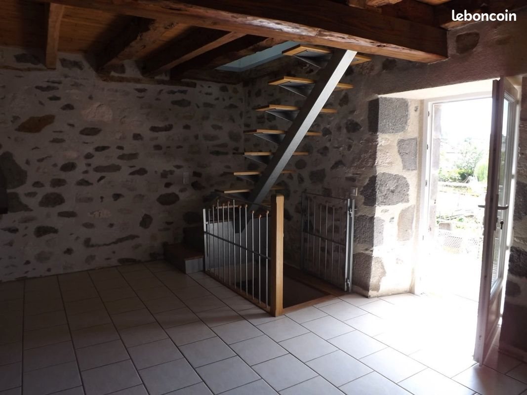 Maison à louer, 85m², Jussac
