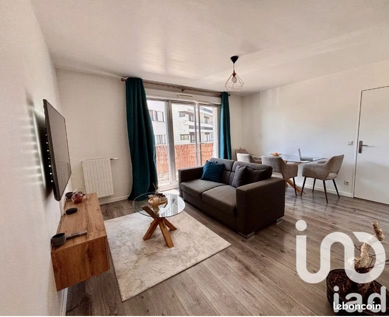 Appartement à louer, 43m², Évry-Courcouronnes