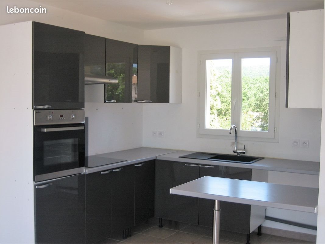 Appartement à louer, 82m², Forcalqueiret