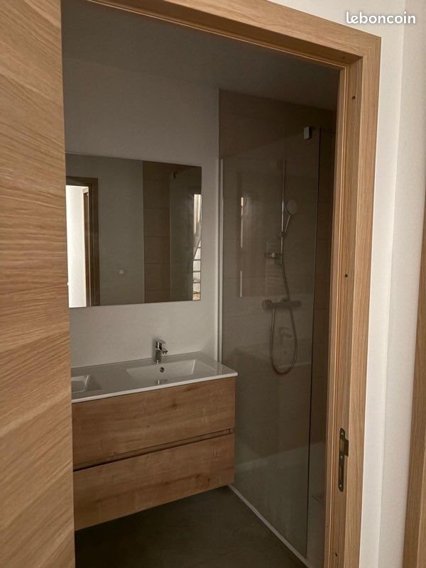 Appartement à louer, 77m², Auberives-sur-Varèze