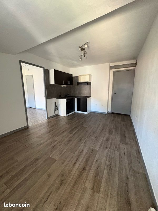 Appartement à louer, 30m², Pélissanne