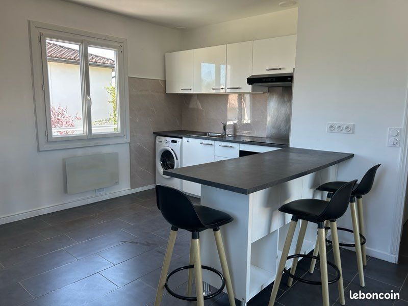 Appartement à louer, 68m², Bressols