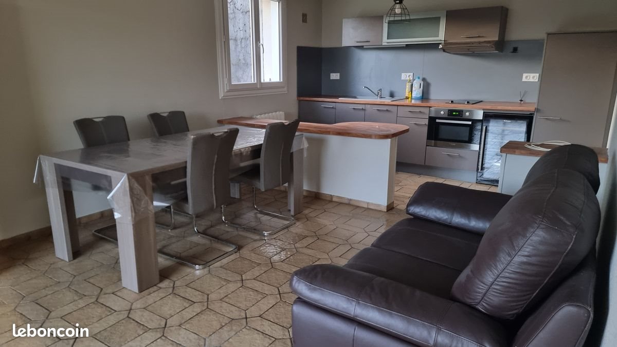 Appartement à louer, 50m², Saint-Sauves-d'Auvergne