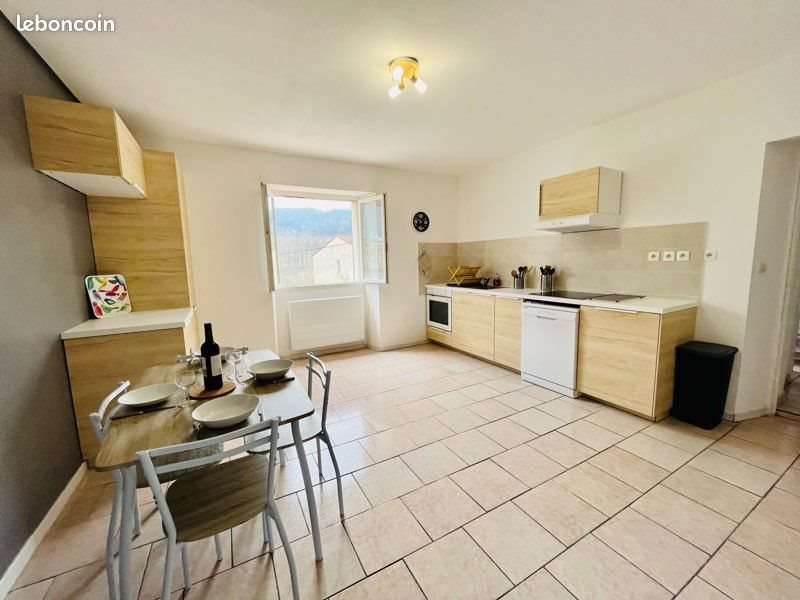 Appartement à louer, 90m², Meyrannes