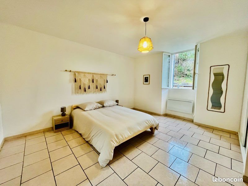 Appartement à louer, 90m², Meyrannes