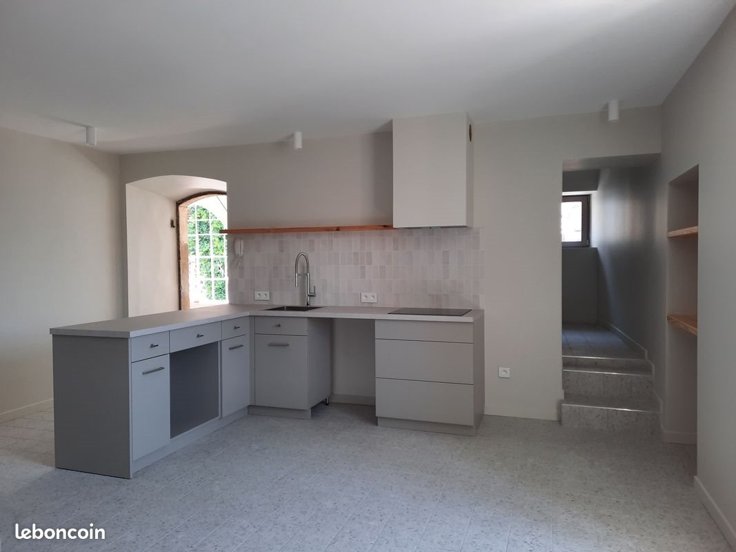 Appartement à louer, 84m², Alba-la-Romaine