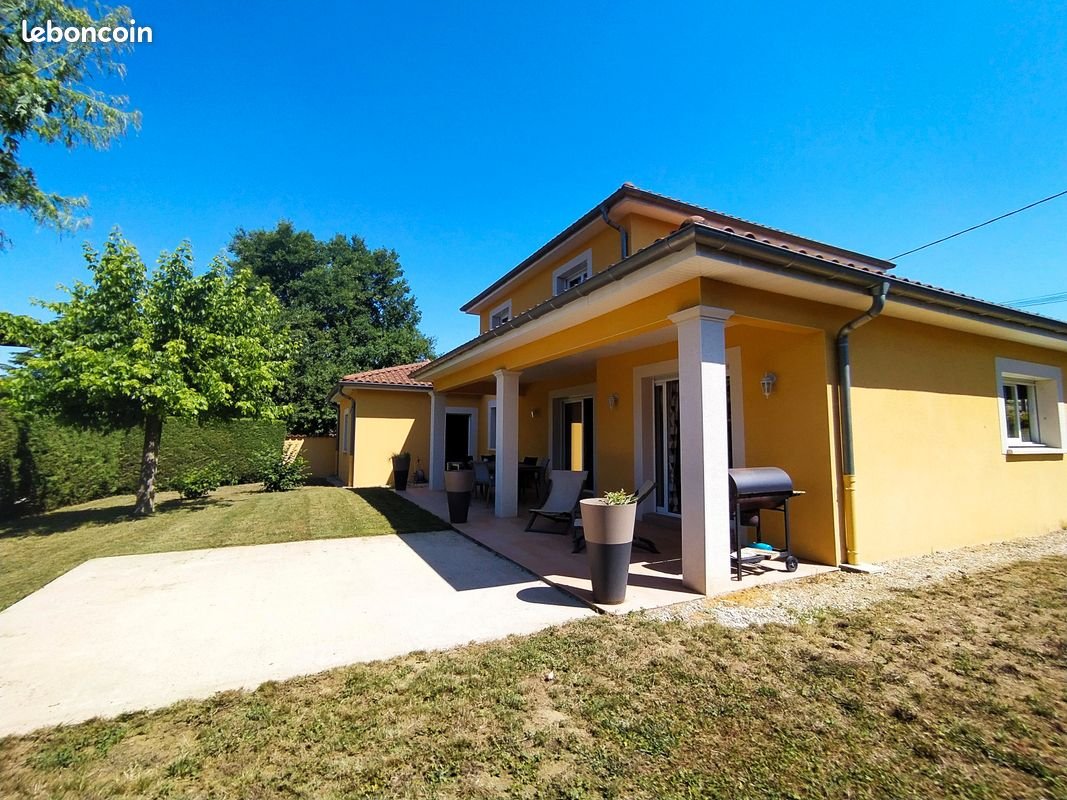 Maison à louer, 133m², Massieux