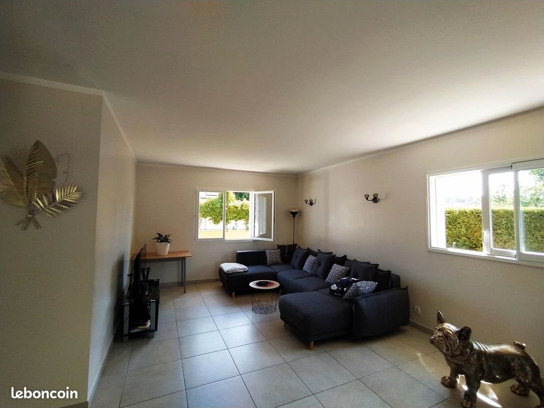 Maison à louer, 133m², Massieux