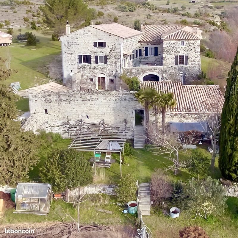 Maison à louer, 70m², Lussas
