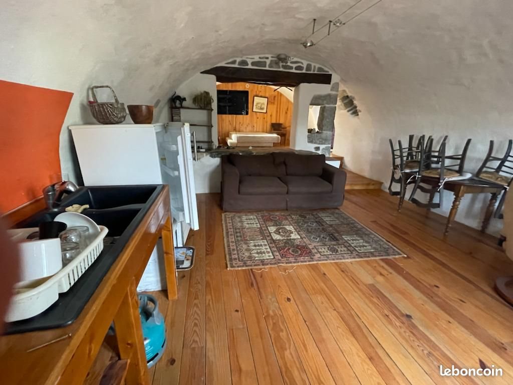 Maison à louer, 70m², Lussas