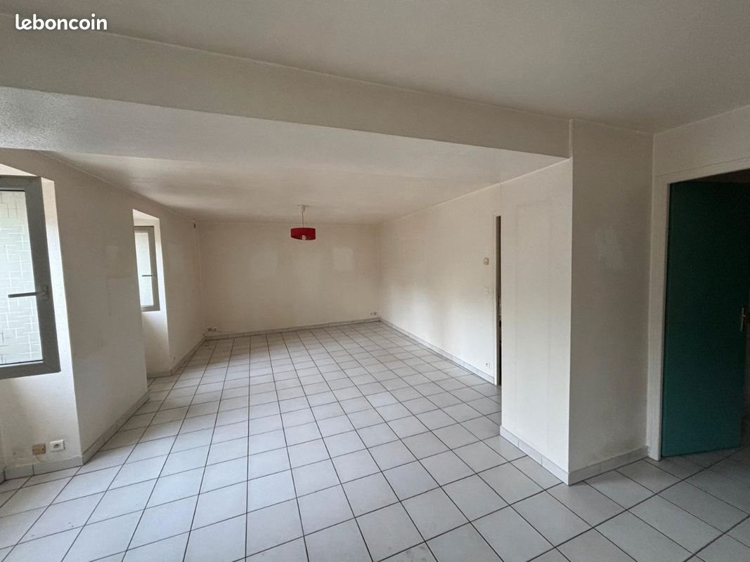 Appartement à louer, 64m², Geneuille
