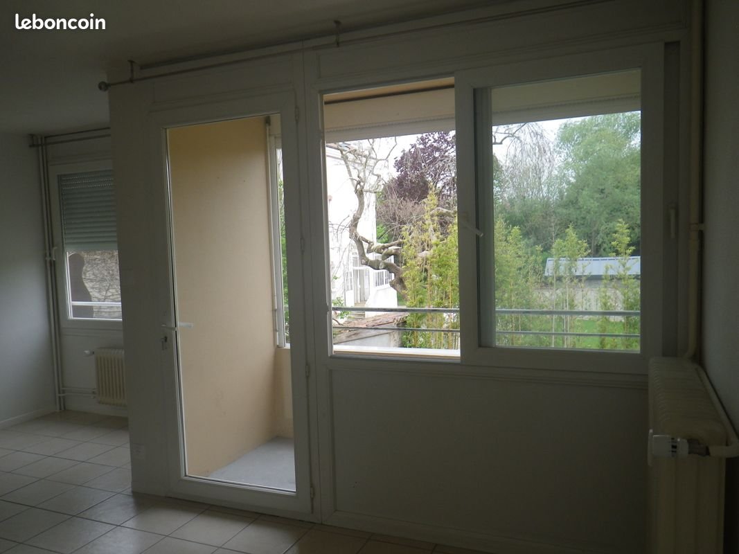 Appartement à louer, 65m², Mézériat