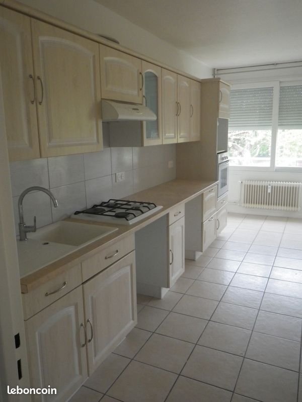 Appartement à louer, 65m², Mézériat