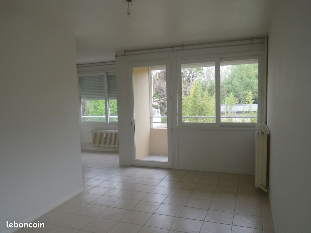 Appartement à louer, 65m², Mézériat