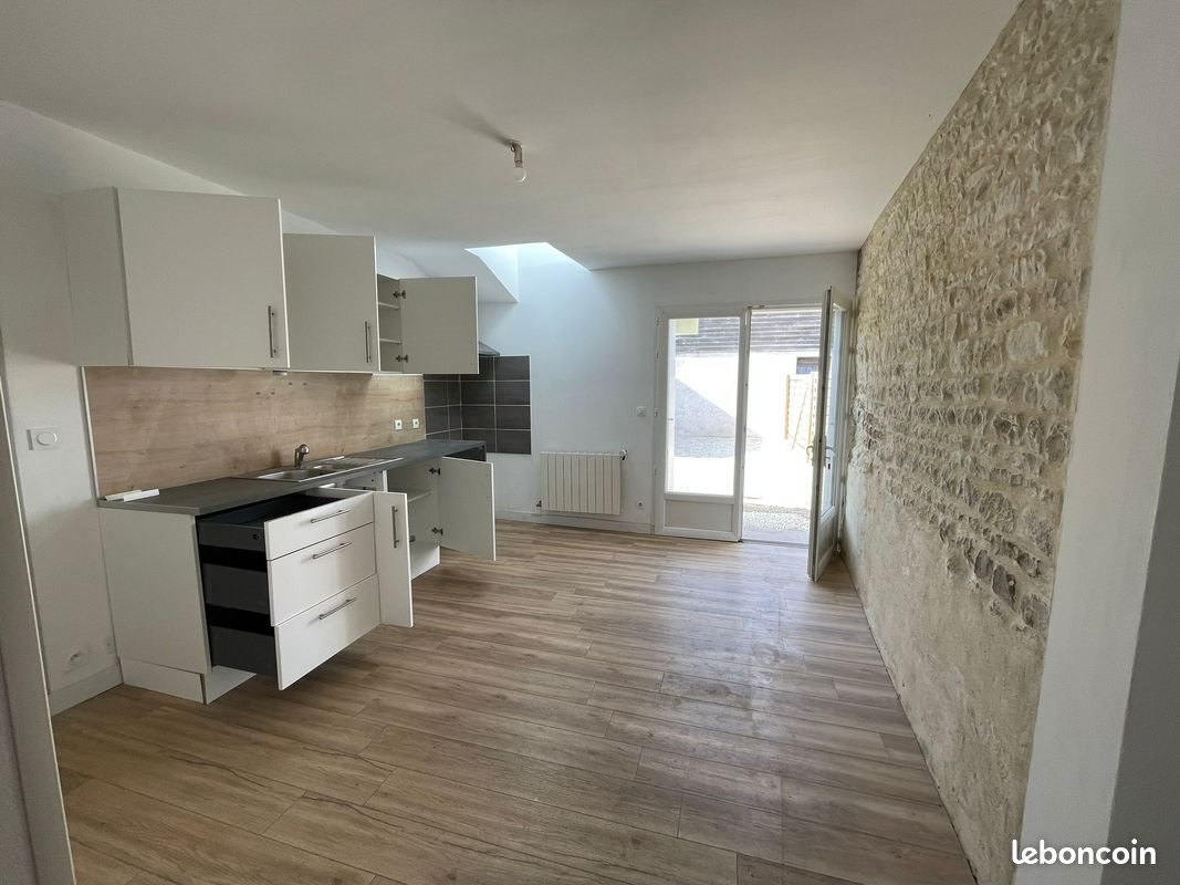 Maison à louer, 135m², Saint-Cyr-du-Doret