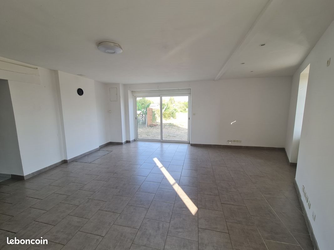 Maison à louer, 110m², Neufchâtel-en-Saosnois