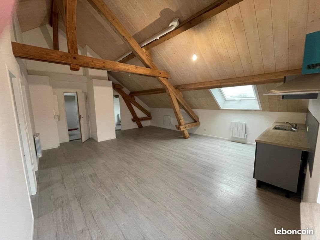Appartement à louer, 70m², Etalans