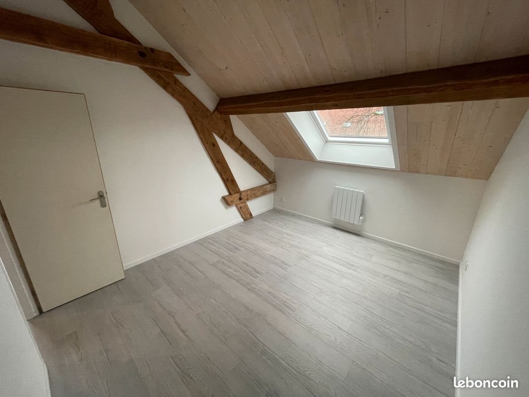 Appartement à louer, 70m², Etalans
