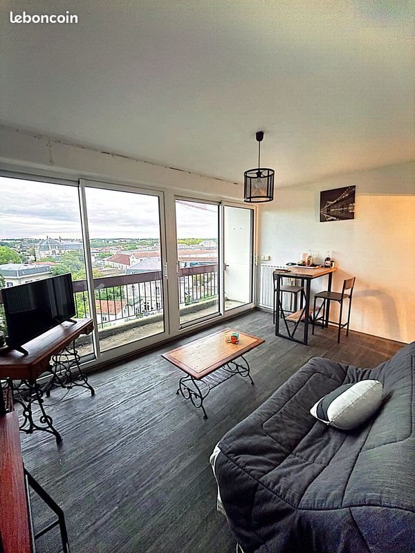 Appartement à louer, 24m², Saintes