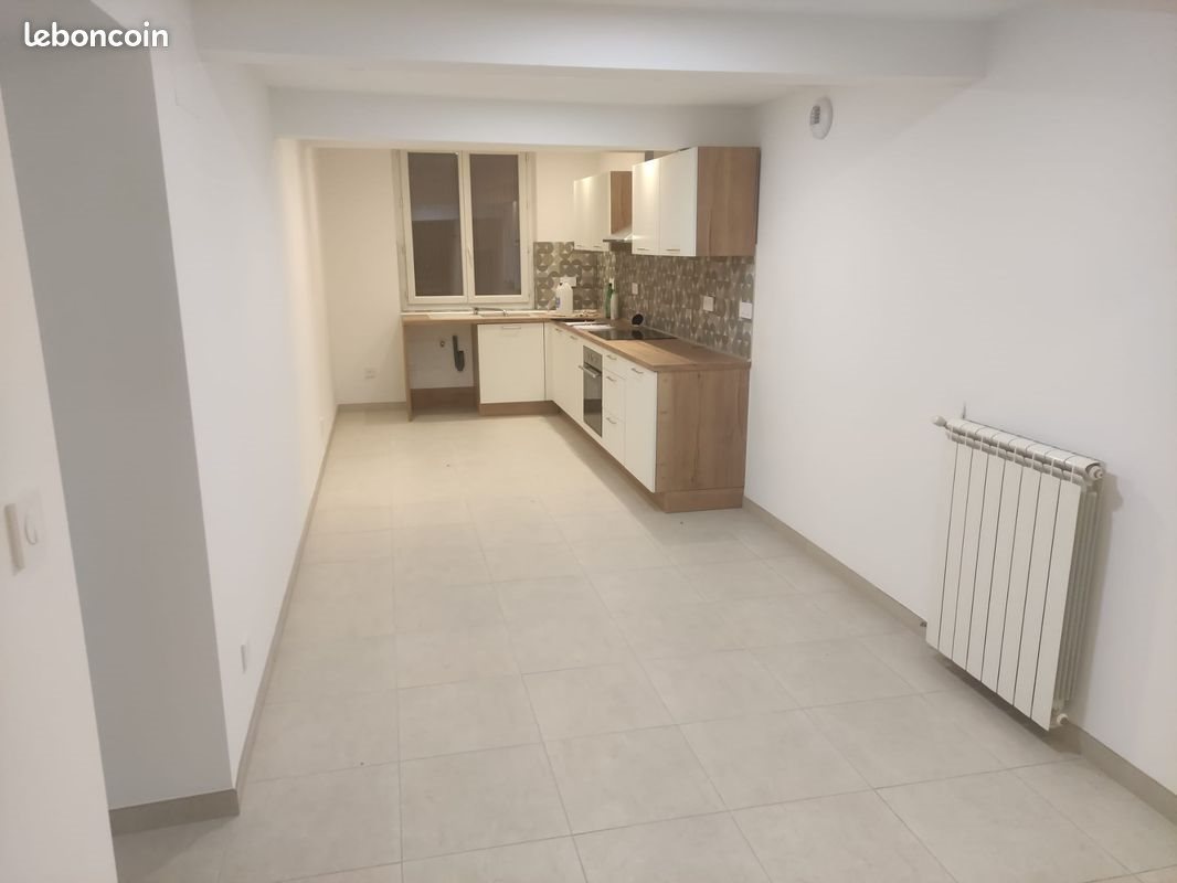 Maison à louer, 104m², Verzeille