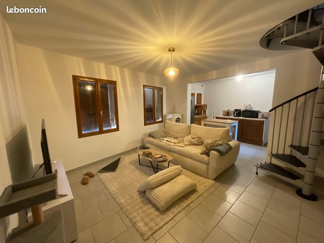 Appartement à louer, 63m², Lambesc