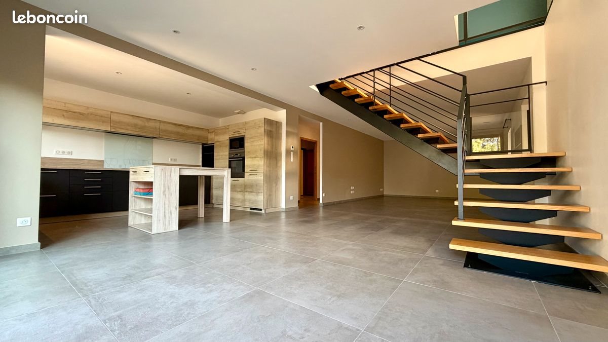 Maison à louer, 156m², Glun