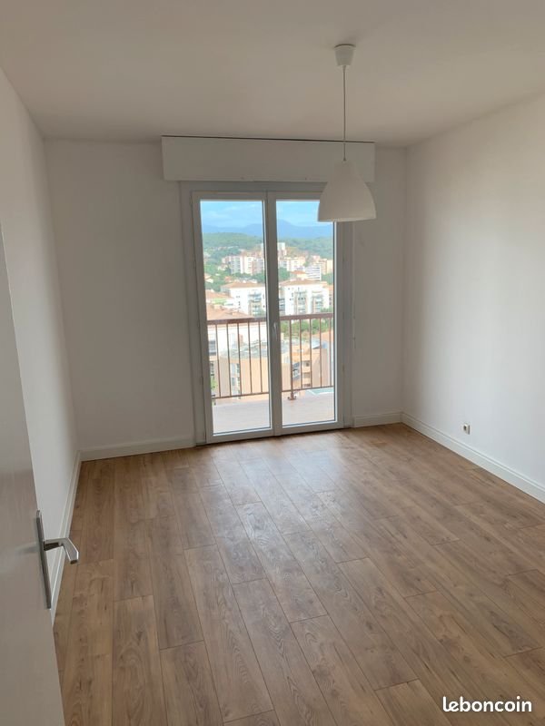 Appartement à louer, 92m², Ajaccio