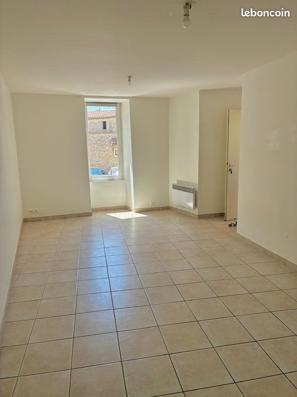 Appartement à louer, 64m², Estézargues
