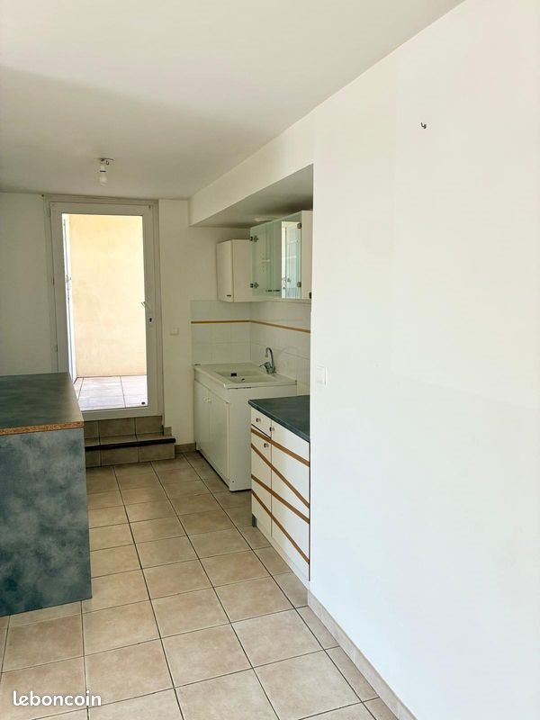 Appartement à louer, 64m², Estézargues