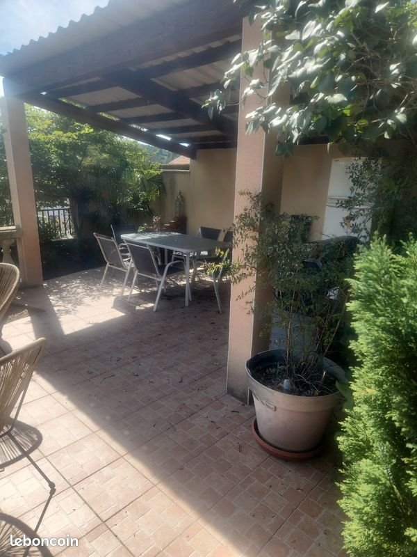 Maison à louer, 110m², Celles-sur-Durolle