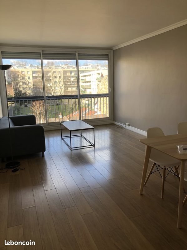 Appartement à louer, 79m², Suresnes