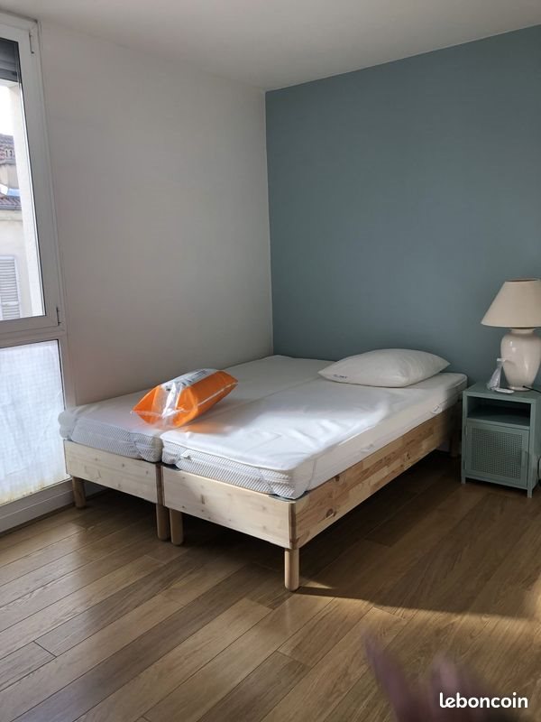 Appartement à louer, 79m², Suresnes
