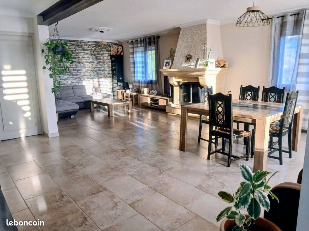 Maison à vendre, 193m², Saint-Privat-des-Vieux