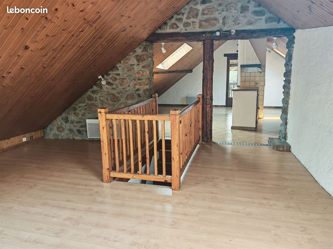 Appartement à louer, 84m², Saint-Martin-de-Queyrières
